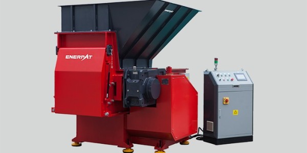 塑料垃圾造成海洋污染怎么辦？恩派特塑料破碎機(jī)來(lái)幫忙