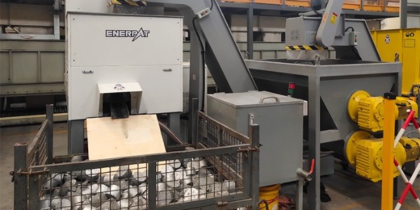 數(shù)控加工機床鋁屑怎么處理？廢鋁屑壓餅機教你一招