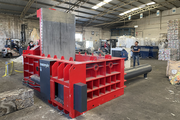 北美洲某回收行業(yè)定制廢金屬壓塊機案例 北美洲某回收行業(yè)定制廢金屬壓塊機案例