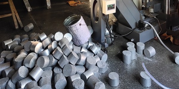 鐵屑壓餅機多少錢一臺？鐵屑壓餅機價格及優(yōu)點分析