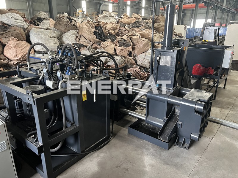 500噸高溫合金鋼屑?jí)簤K機(jī) 500噸高溫合金鋼屑?jí)簤K機(jī)