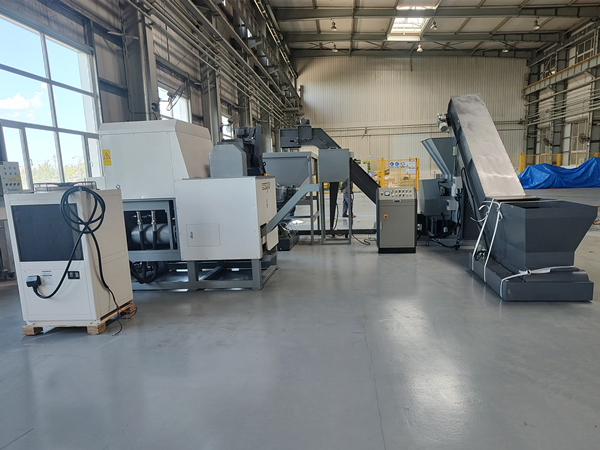 ZC軌道交通車輛有限公司與恩派特定制雙出餅鋁屑壓餅機案例