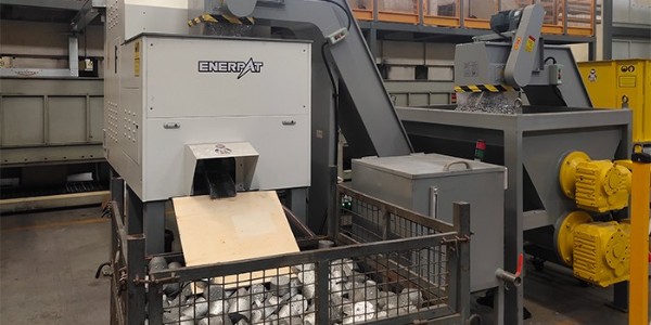 處理鋁刨花用什么設備好？鋁刨花壓塊機類型分析