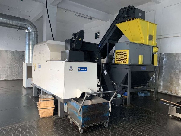 廣東某鋁業公司定制鋁屑壓餅機案例 廣東某鋁業公司定制鋁屑壓餅機案例