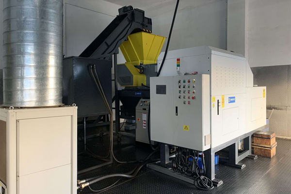 天津某閥門(mén)制造公司定制鐵屑?jí)猴灆C(jī)案例