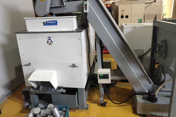 福州某鋁業(yè)公司定制鋁屑?jí)猴灆C(jī)案例