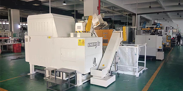 機加工碎屑面臨環(huán)保處罰，含油金屬屑壓餅機輕松化解