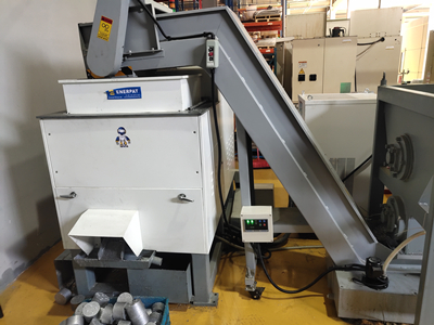 福州某鋁業(yè)公司定制鋁屑壓餅機案例 福州某鋁業(yè)公司定制鋁屑壓餅機案例