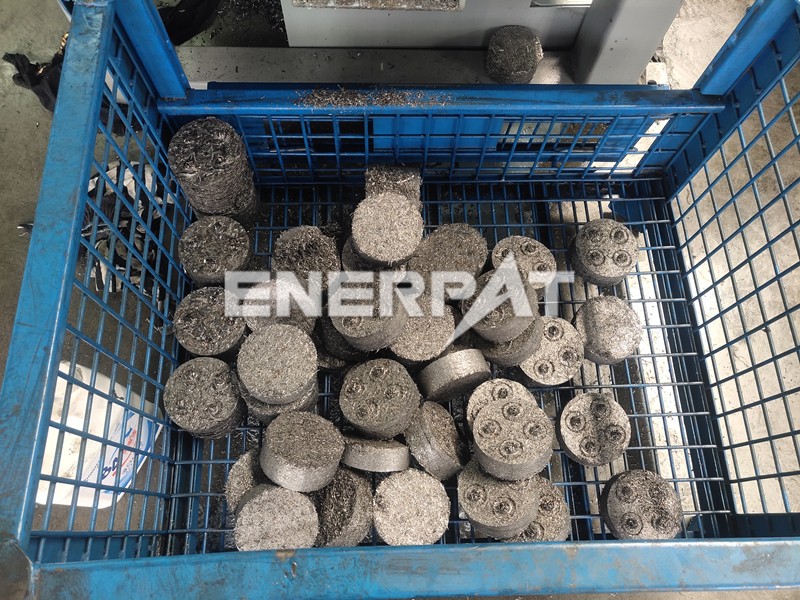 雙出餅鋁屑?jí)簤K機(jī) 雙出餅鋁屑?jí)簤K機(jī)