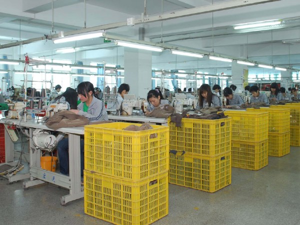 晉江某服裝公司定制衣服打包機案例